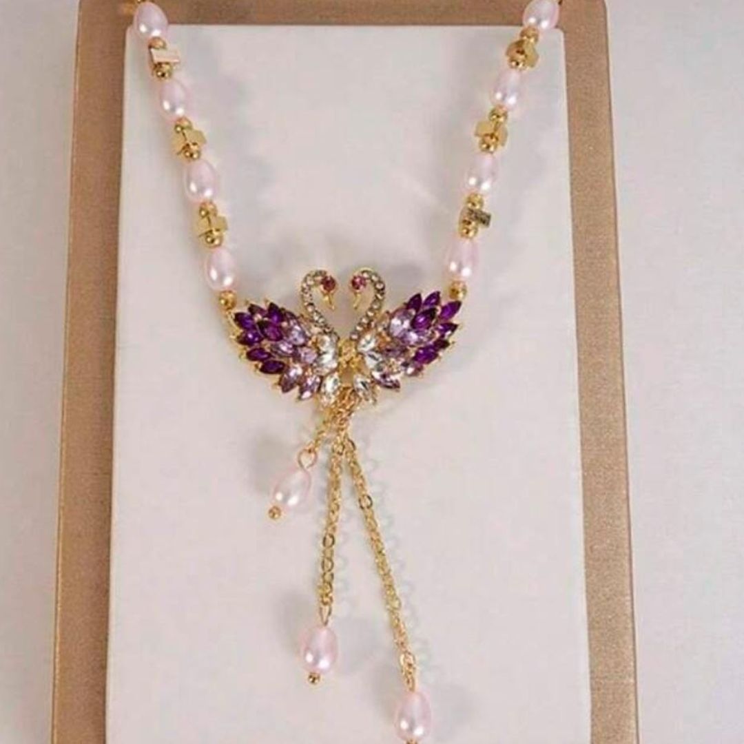 Collar de Cisnes y Perlas rosas - Chapado en Oro 18K